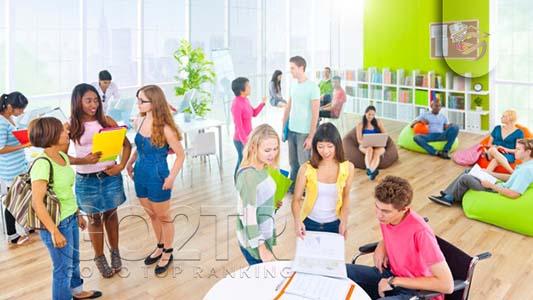 مدارس بومی، بین المللی و ایرانی در دومینیکا